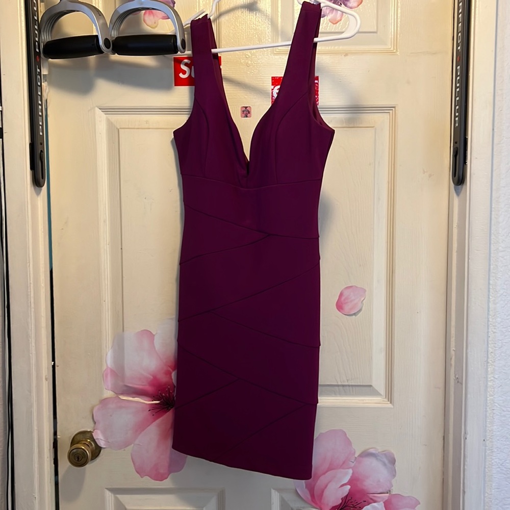 Windsor cocktail dress v neck size M